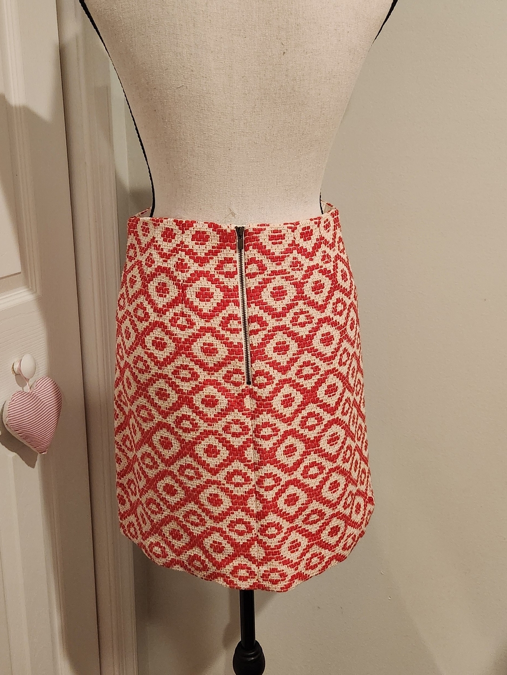 LOFT Red and Cream Geometric Knit Mini Skirt - Picture 4 of 5